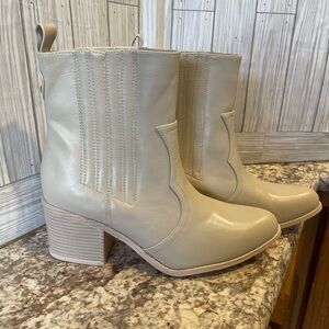 Dirty Laundry New Cream Ankle Boots